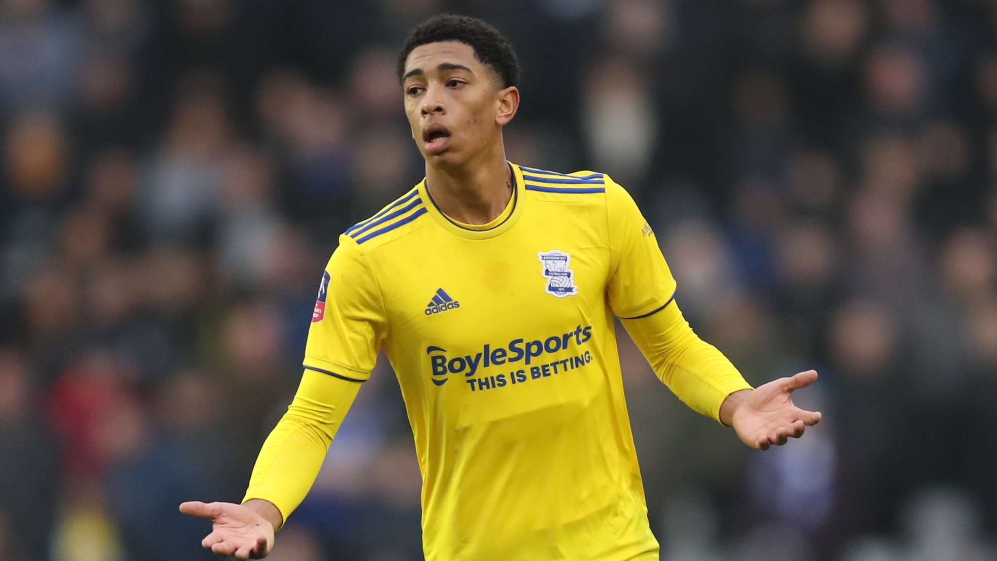 中场对决成 中场对决成