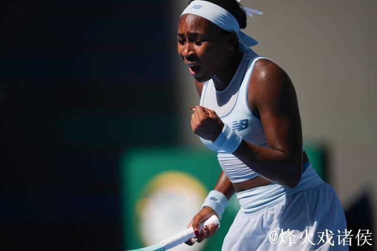 高芙2-1击败本西奇 中网九连胜挺进女单八强 高芙2-1击败本西奇 中网九连胜挺进女单八强